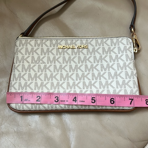 MICHAEL KORS wristlet or clutch - Picture 12 of 14